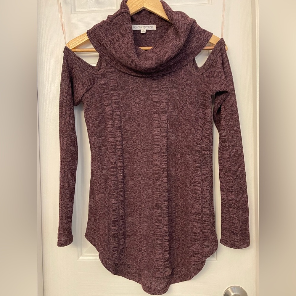 Long-sleeved, open shoulder, Turtle neck blouse. Size S.